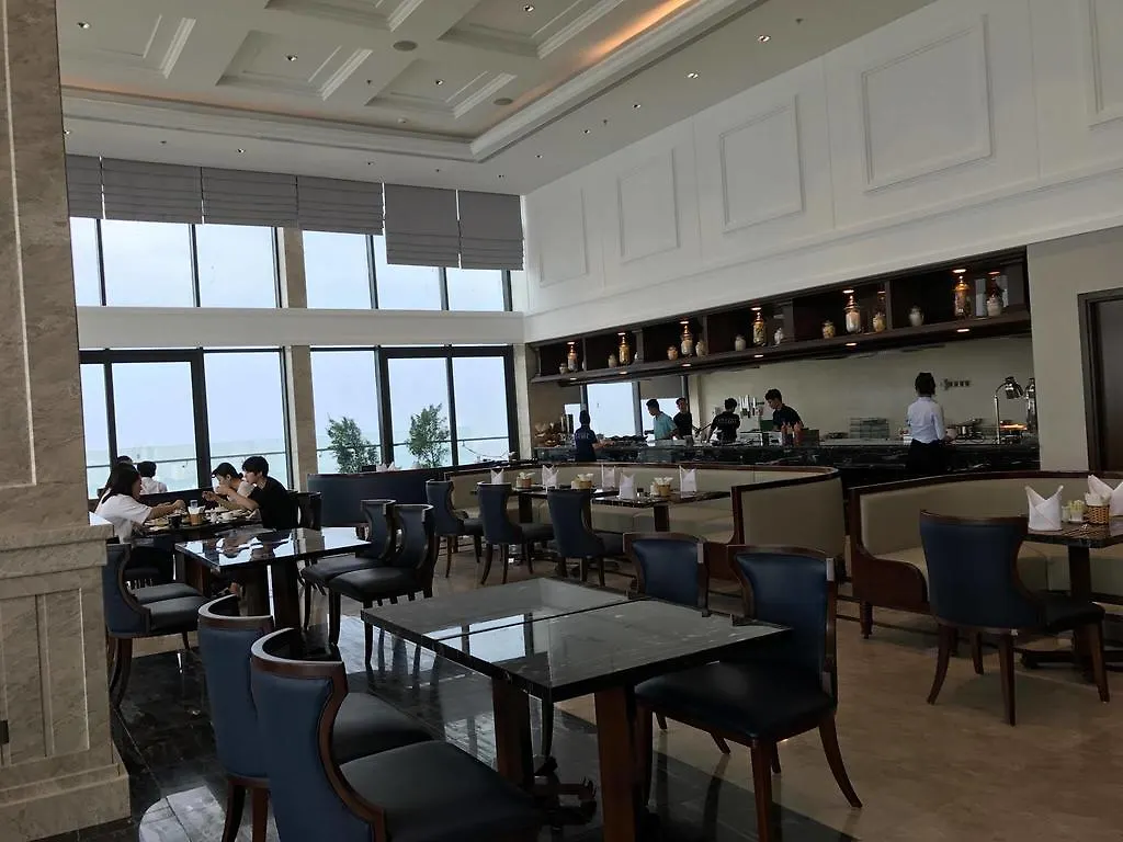 Beachfront Luxury Apartment - Rooftop Pool - Da Nang Vietnam