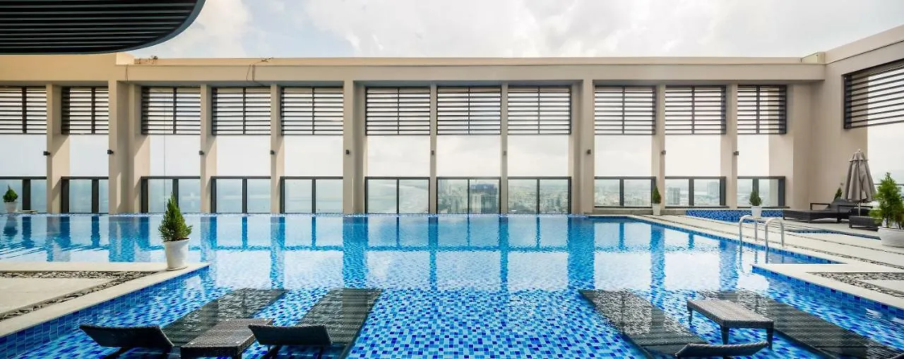 Beachfront Luxury Apartment - Rooftop Pool - Da Nang