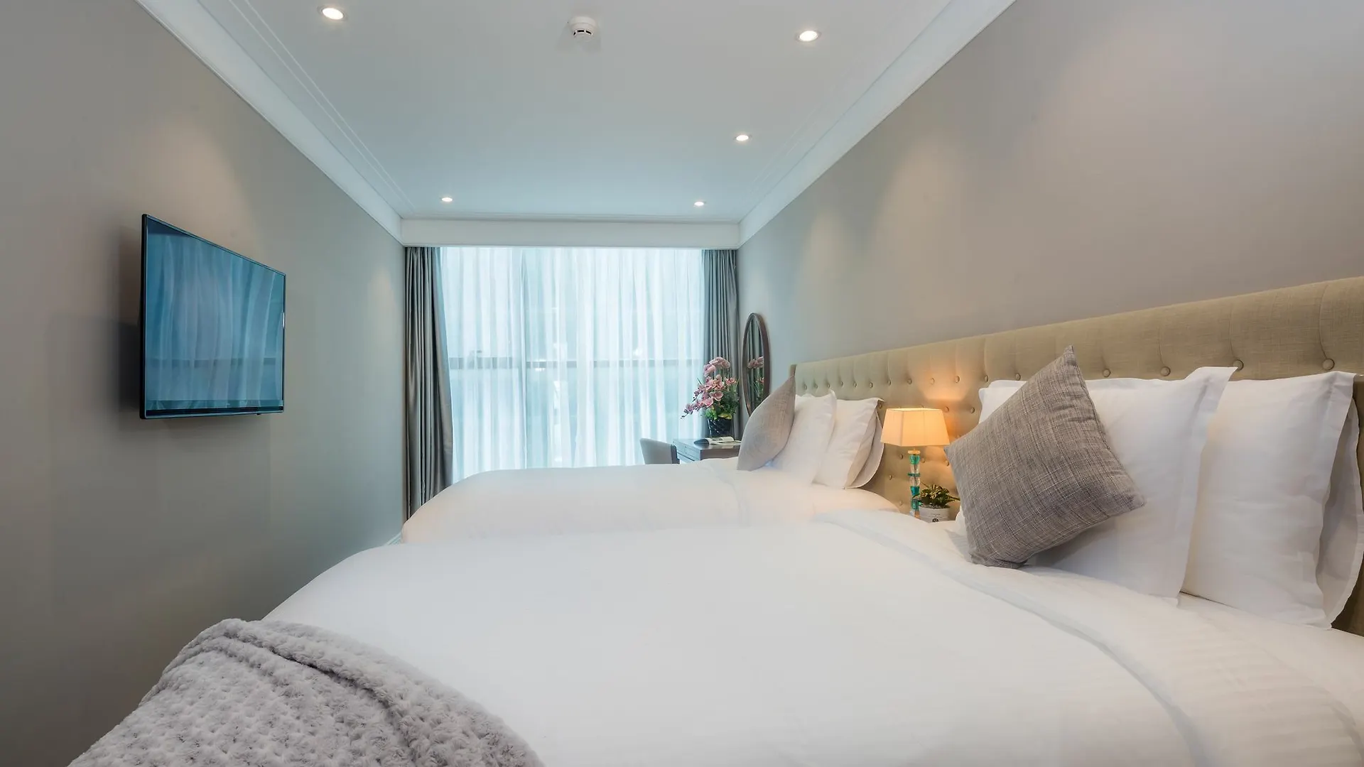Beachfront Luxury Apartment - Rooftop Pool - Da Nang
