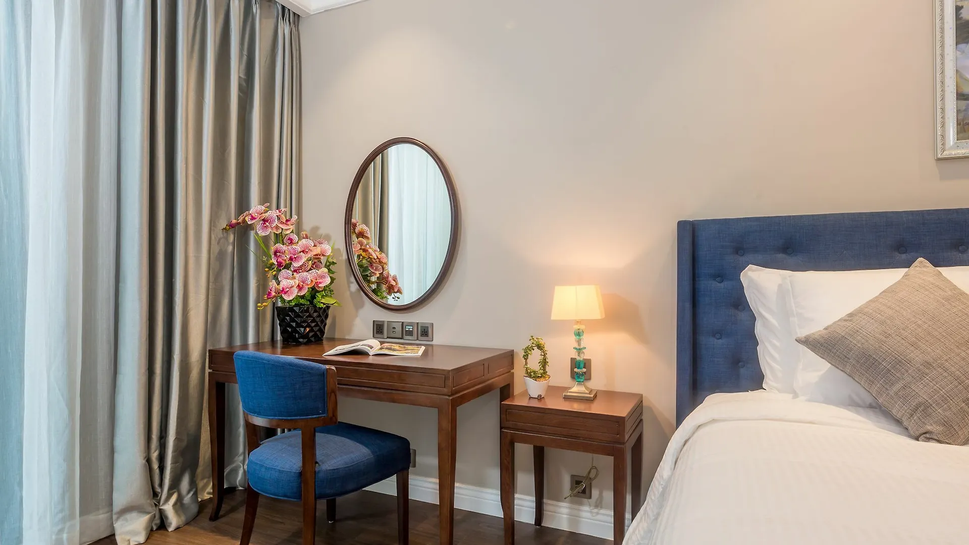Beachfront Luxury Apartment - Rooftop Pool - Da Nang