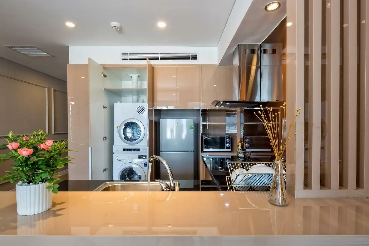 Beachfront Luxury Apartment - Rooftop Pool - Da Nang